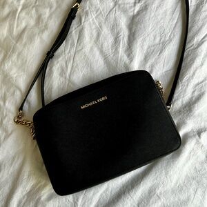 Michael Kors Jet Set Bag - Large (BLACK)